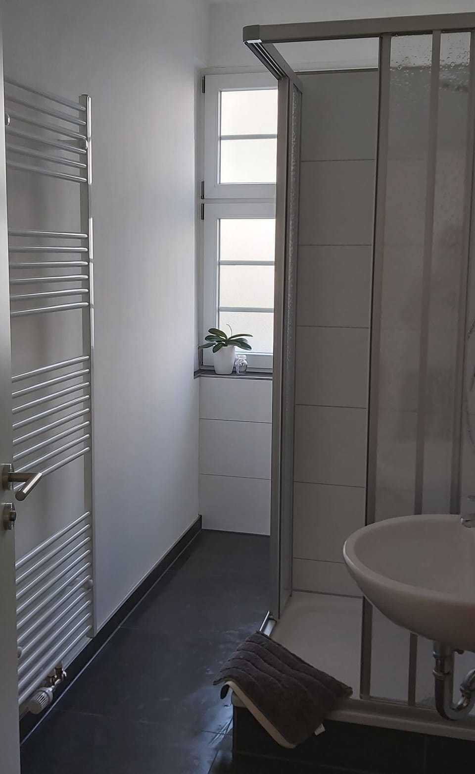 Apartment, 4 Bedrooms | Bathroom | Shower, free toiletries, hair dryer, towels
