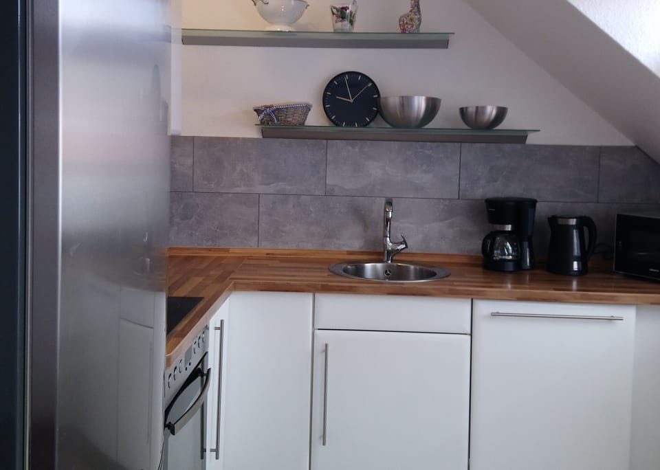 Apartment, 2 Bedrooms | Private kitchen | Fridge, microwave, oven, stovetop