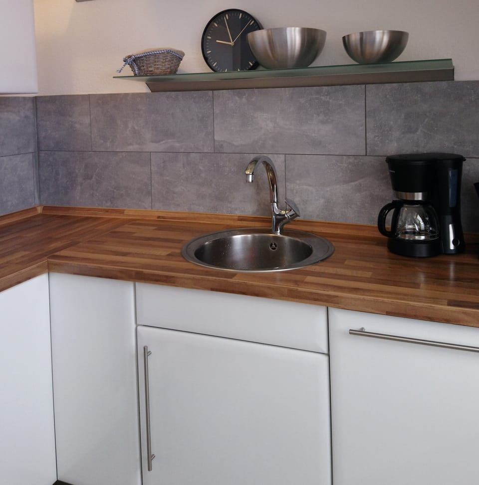 Apartment, 2 Bedrooms | Private kitchen | Fridge, microwave, oven, stovetop