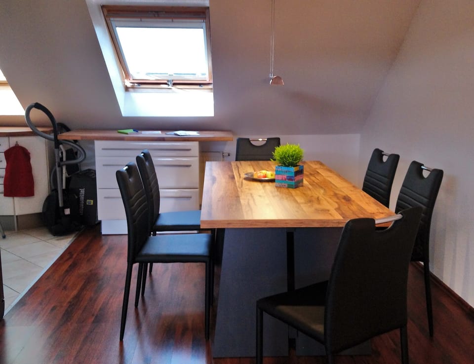 Apartment, 2 Bedrooms | In-room dining