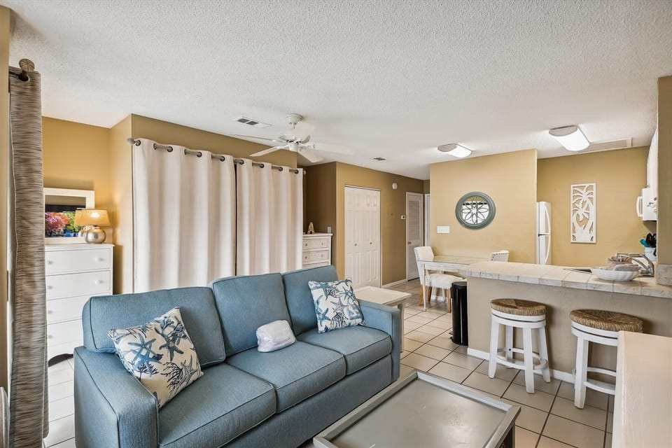 Studio | Living area