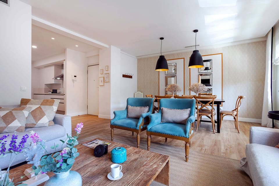 Apartment (3 Bedrooms) | Living area | 32-inch TV with cable channels