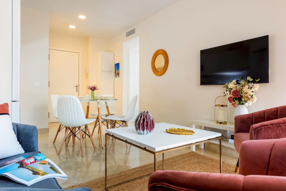 Apartment | Living area | 32-inch TV with cable channels