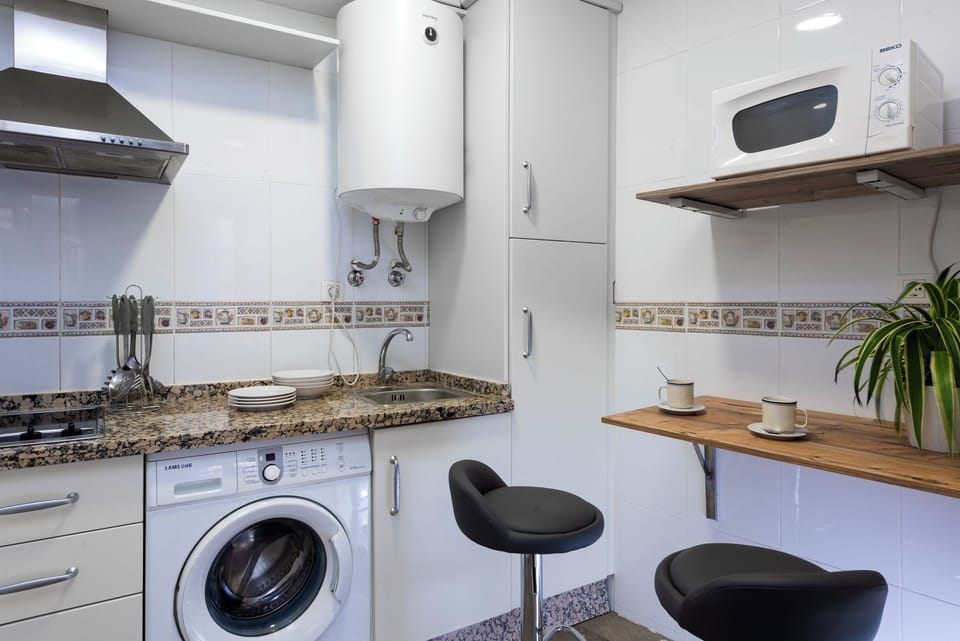 Apartment (1 Bedroom) | Private kitchen | Full-size fridge, microwave, stovetop, dishwasher