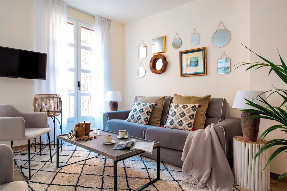 Apartment (1 Bedroom) | Living area | 32-inch flat-screen TV with cable channels, TV