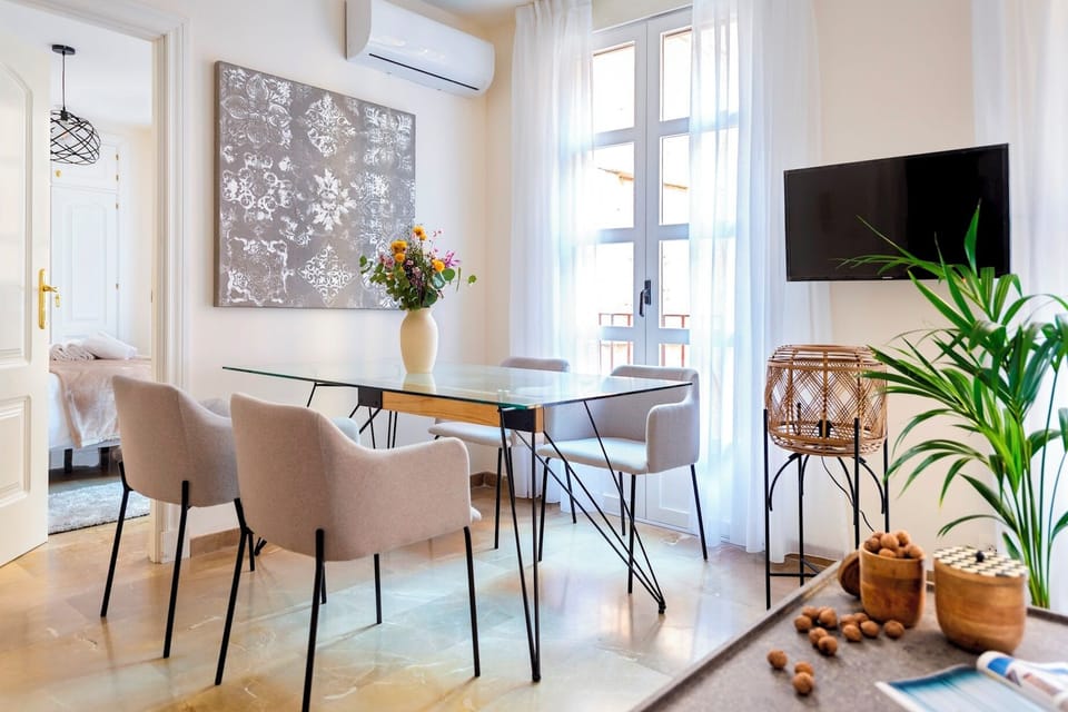 Apartment (1 Bedroom) | In-room dining
