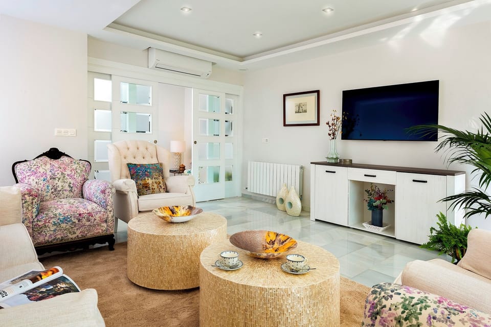 Apartment (3 Bedrooms) | Living area | 32-inch TV with cable channels