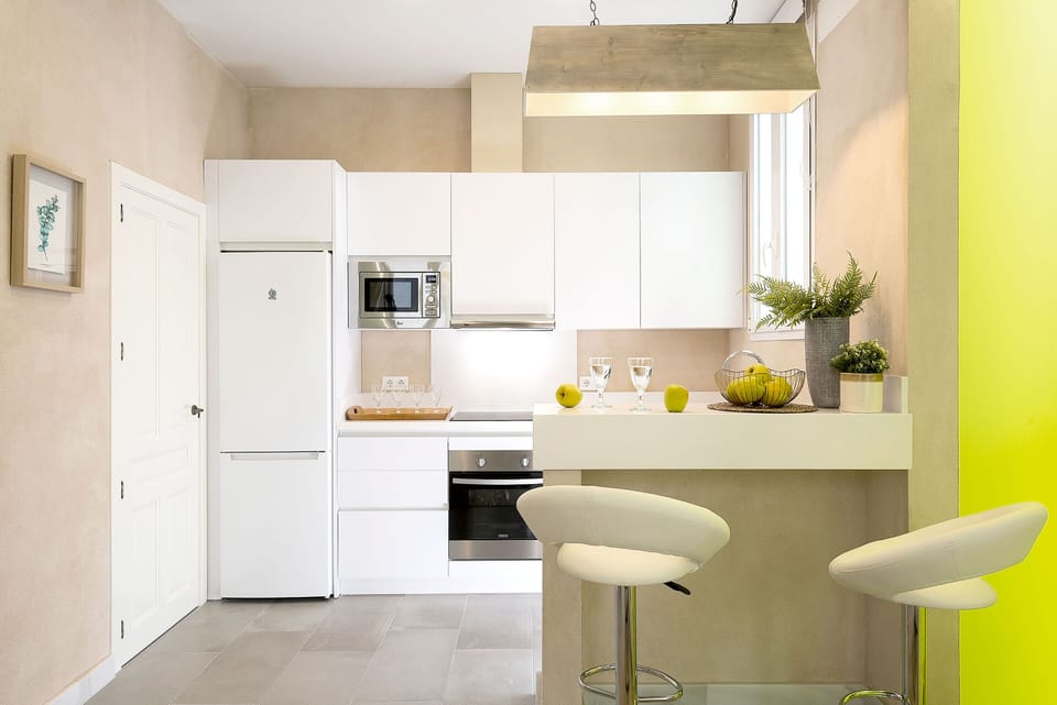 Apartment (2 Bedrooms) | Private kitchen | Full-size fridge, microwave, oven, stovetop