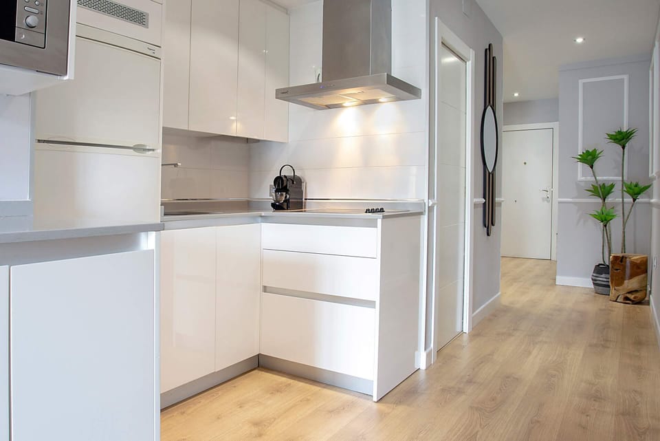 Apartment (2 Bedrooms) | Private kitchen | Full-size fridge, microwave, stovetop, coffee/tea maker