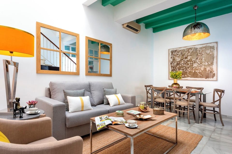 Apartment (5 Bedrooms) | Living area | 32-inch TV with cable channels