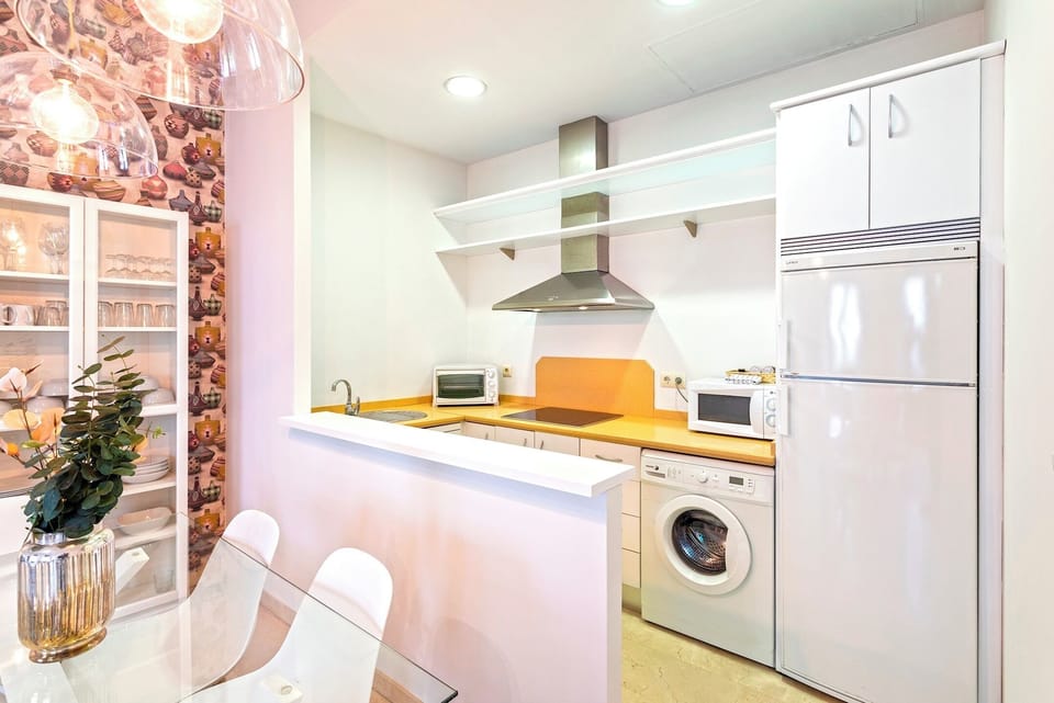 Apartment (2 Bedrooms) | Private kitchen | Full-size fridge, microwave, stovetop, coffee/tea maker