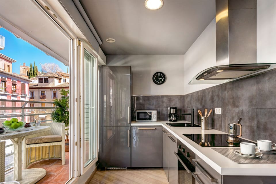 Apartment (2 Bedrooms) | Private kitchen | Full-size fridge, microwave, stovetop, dishwasher