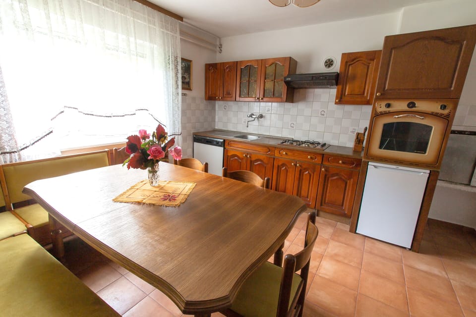Traditional House | Private kitchen | Full-size fridge, oven, stovetop, dishwasher