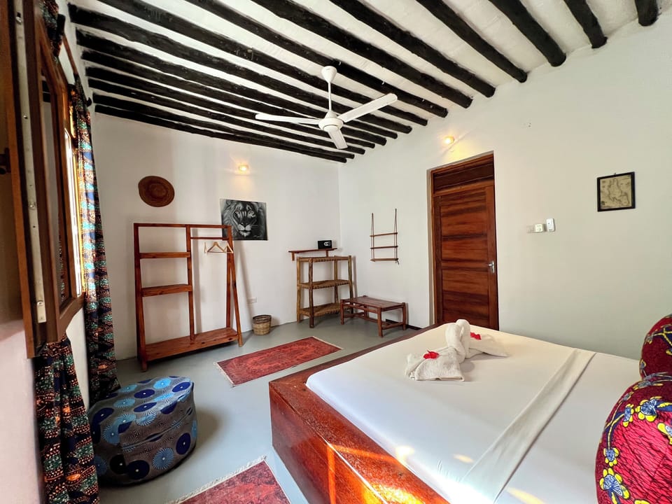 Deluxe Double Room | Blackout drapes, iron/ironing board (on request), WiFi (free)