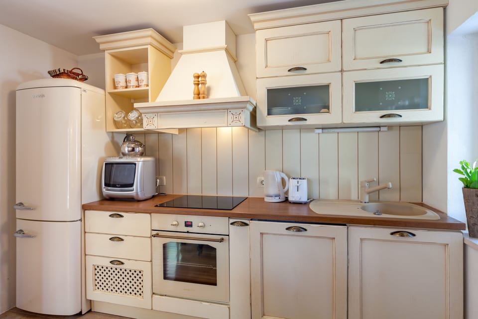 Villa, 4 Bedrooms, Private Pool | Private kitchen | Full-size fridge, microwave, oven, stovetop