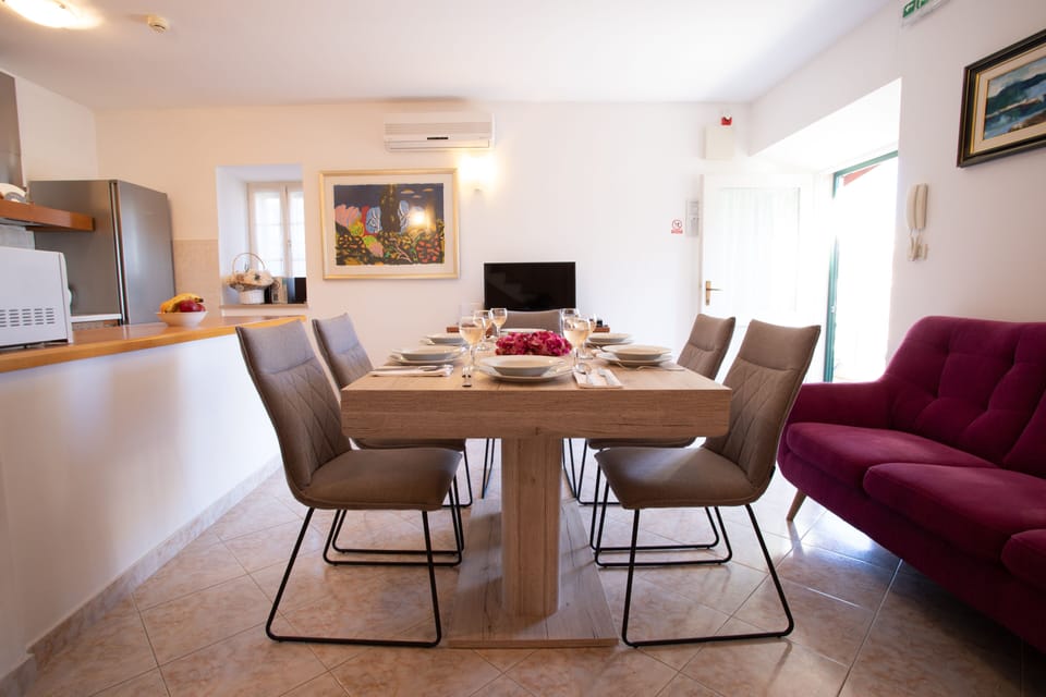 Villa | In-room dining