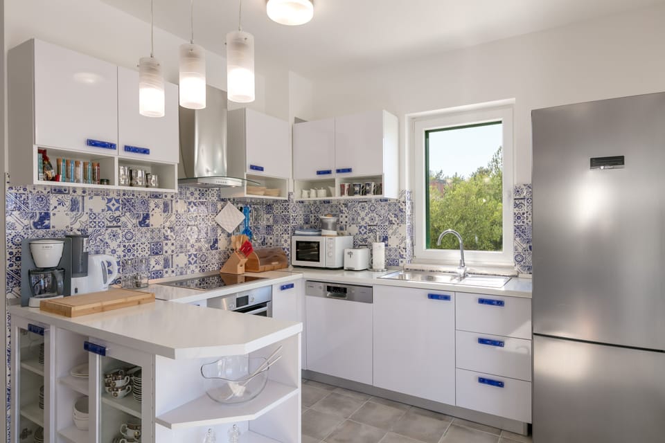 Villa, 4 Bedrooms | Private kitchen | Full-size fridge, microwave, oven, stovetop