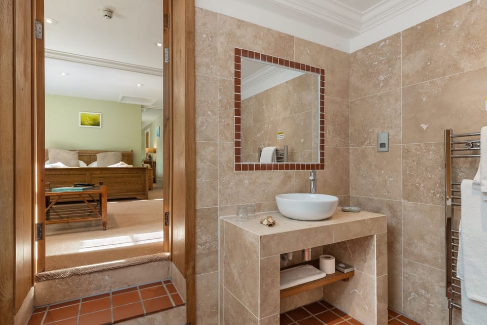 Slebech Park Restaurant & Rooms Bed and Breakfast in Martletwy