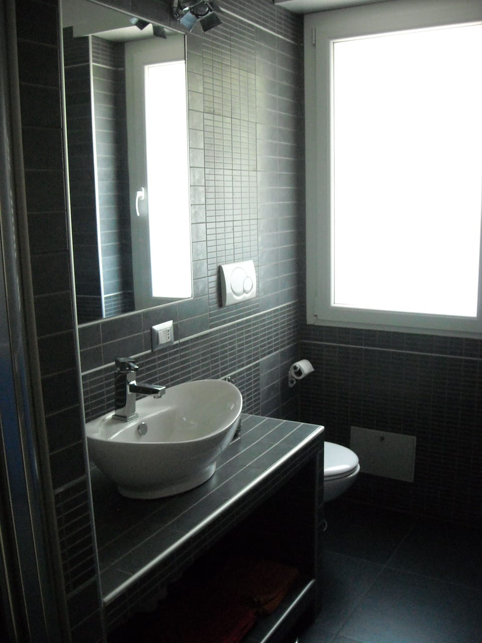 Deluxe Room | Bathroom | Shower, rainfall showerhead, free toiletries, hair dryer