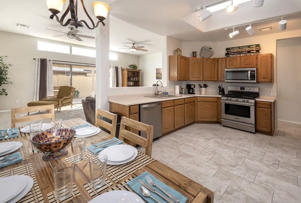 Kitchen / dining table view