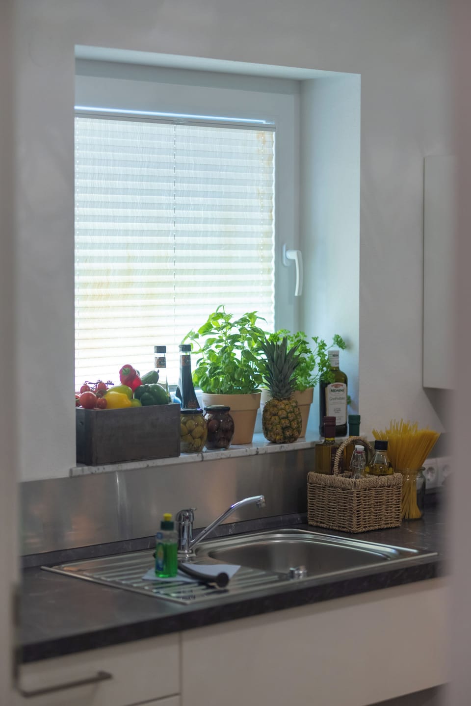 Barrier free apartment | Private kitchen | Coffee/tea maker, full-size fridge, microwave, electric kettle