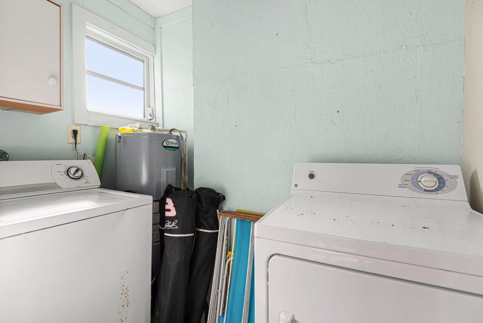 Full sized washer and dryer in utility room located on back screened lanai!