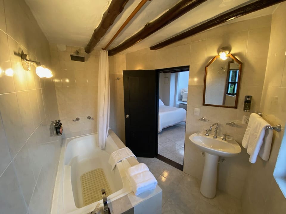 Superior Room, Mountain View (Dorado) | Bathroom | Towels