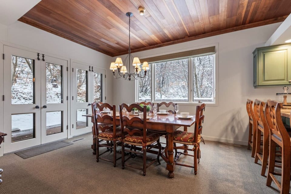 This space is ideal for entertaining and gathering, with ample natural light and mountain views