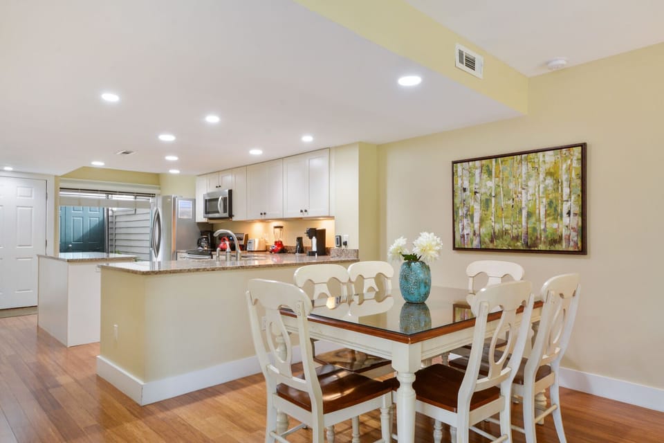Dining Area/Kitchen