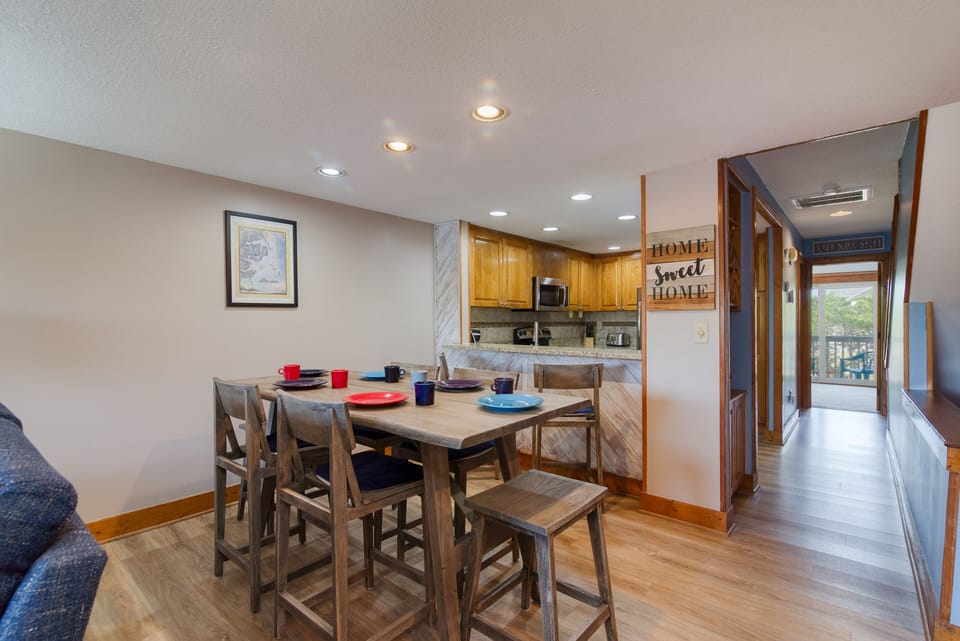 Dining room w/ breakfast bar and stools for additional seating