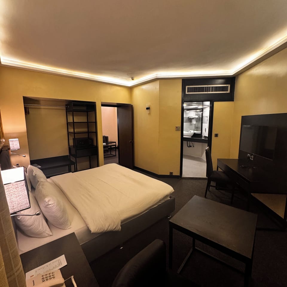 Junior Studio Suite | 1 bedroom, Egyptian cotton sheets, premium bedding, Tempur-Pedic beds