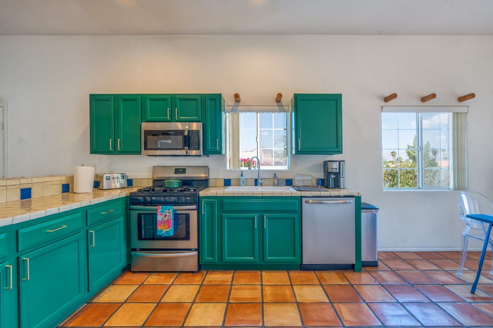 Range stove is ELECTRIC and not gas