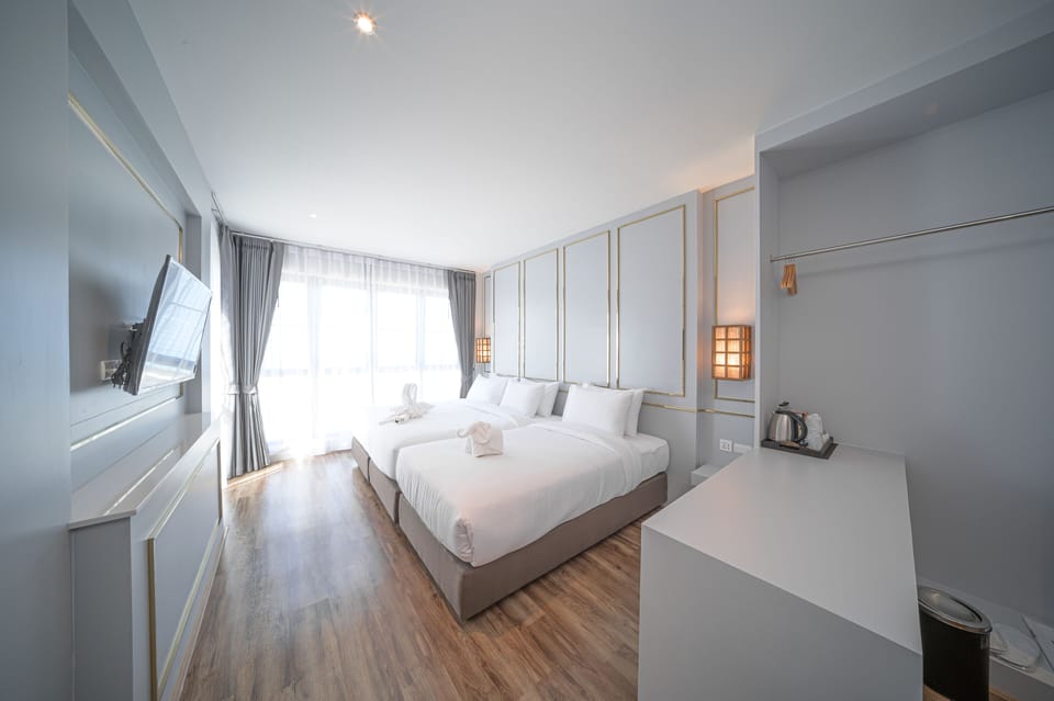 Family Triple Room | Minibar, in-room safe, blackout drapes, soundproofing