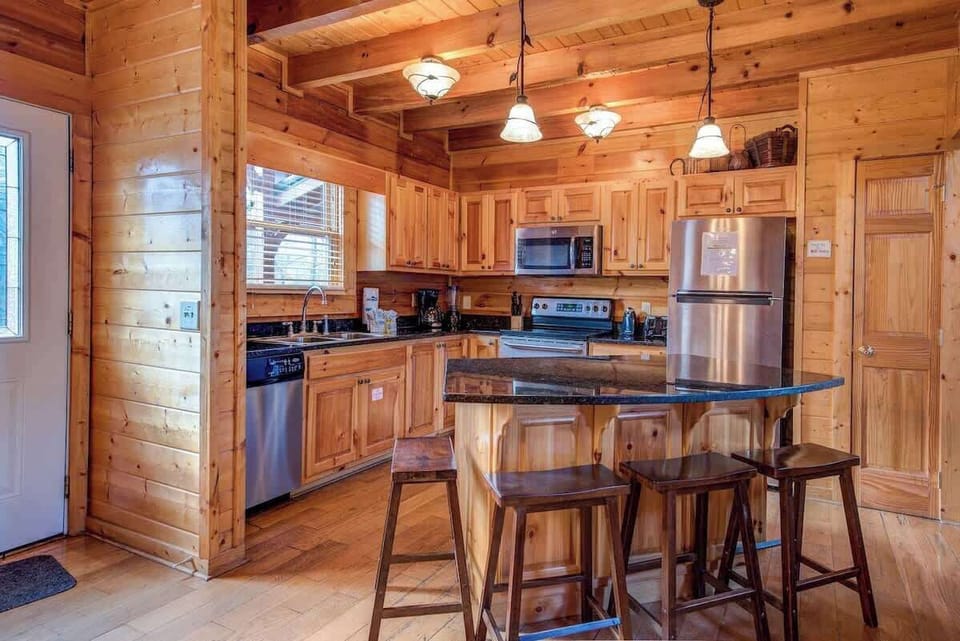 Fully Equipped Kitchen - complete with appliances, cookware, utensils, dishes and glasses, the kitchen has everything to cook a glorious feast
or to heat up leftovers from previous night's restaurant meal.