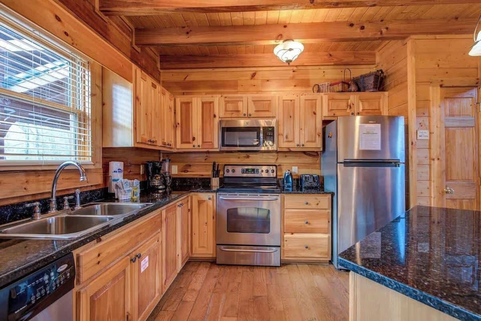 Fully Equipped Kitchen - complete with appliances, cookware, utensils, dishes and glasses, the kitchen has everything to cook a glorious feast
or to heat up leftovers from previous night's restaurant meal.