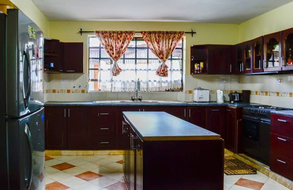 Standard Triple Room | Shared kitchen | Electric kettle