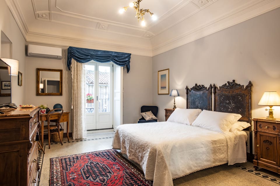 Deluxe Room, 1 Queen Bed (Donna Palma) | Egyptian cotton sheets, premium bedding, down comforters