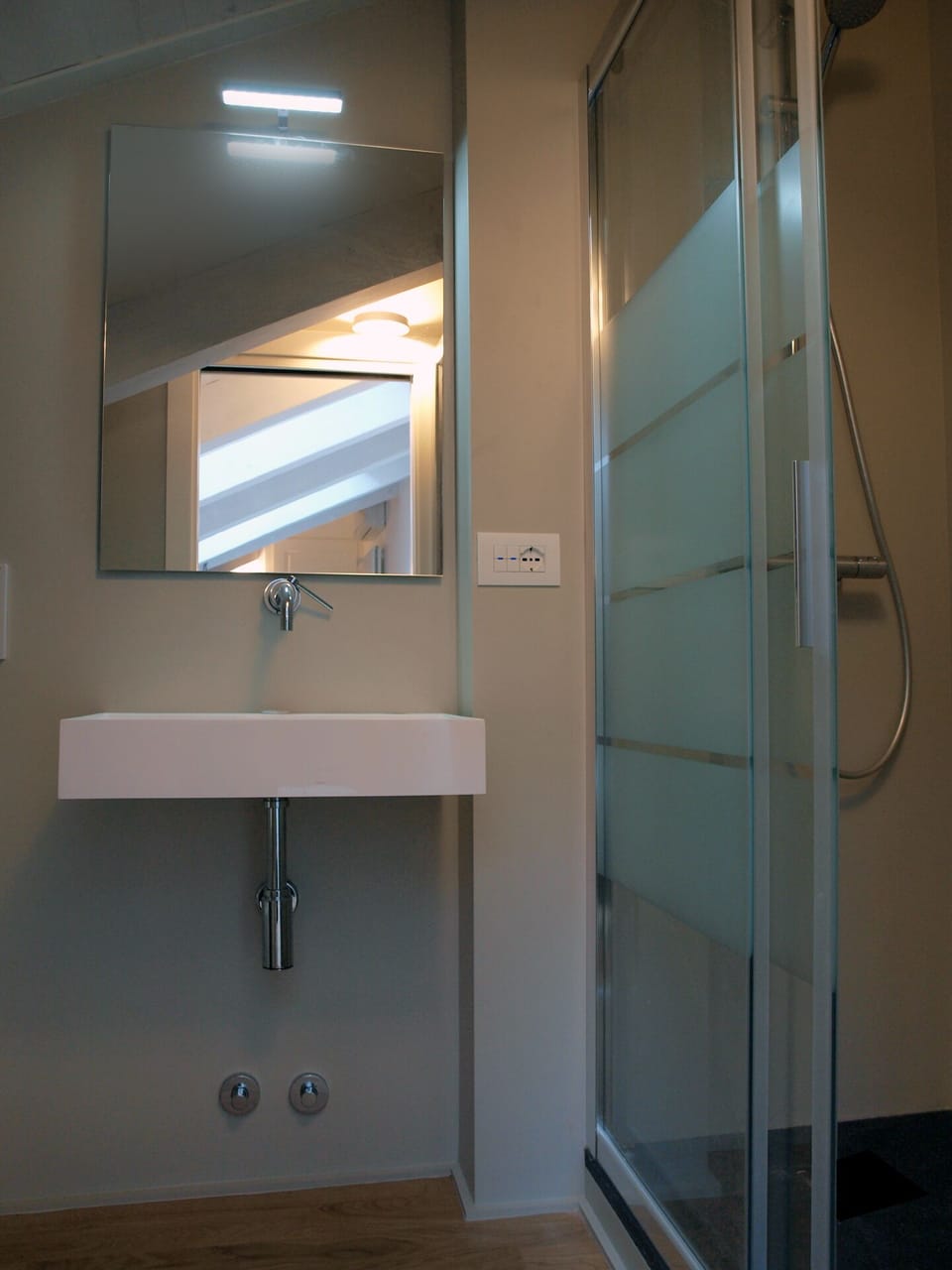 Family Triple Room | Bathroom | Shower, free toiletries, hair dryer, bidet