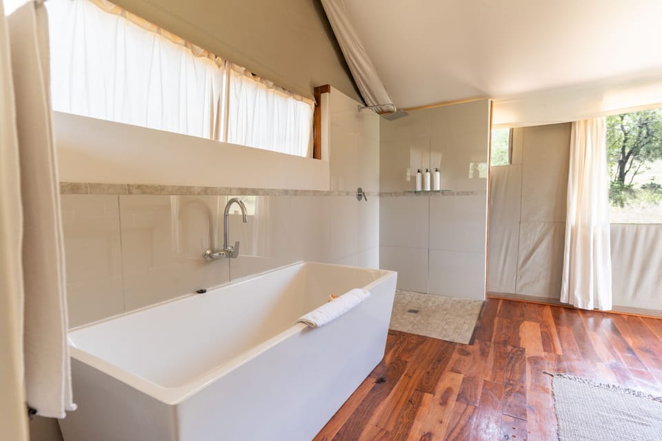 Luxury Tent | Bathroom | Free toiletries, hair dryer, towels, soap