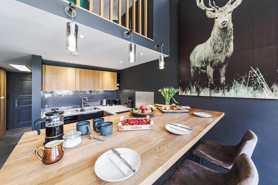 Breakfast bar / kitchen