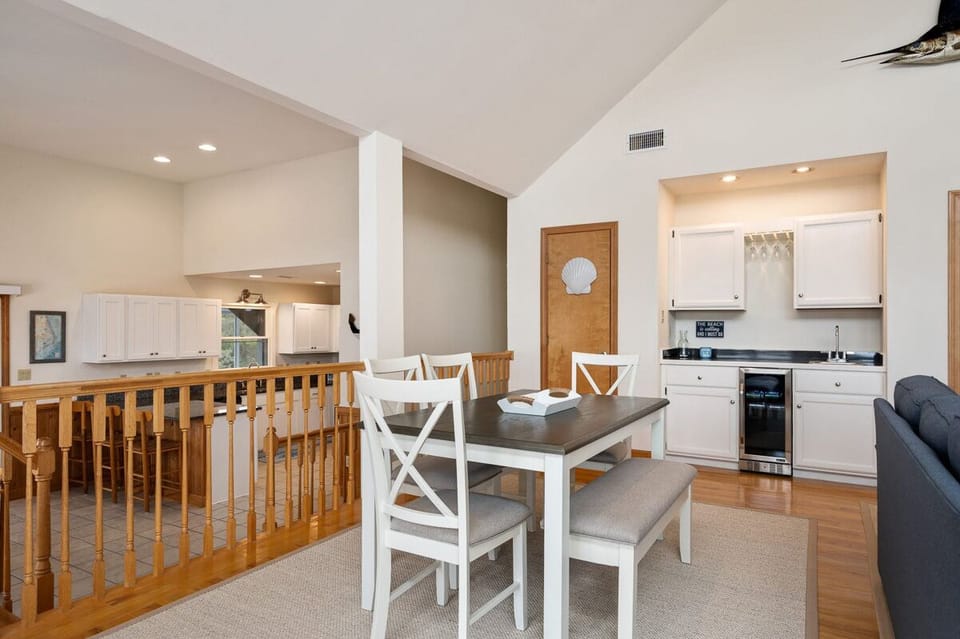 Dining 1 & Wet Bar 2022