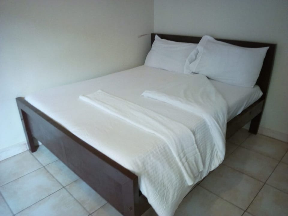 Double Room | Desk, free WiFi, bed sheets