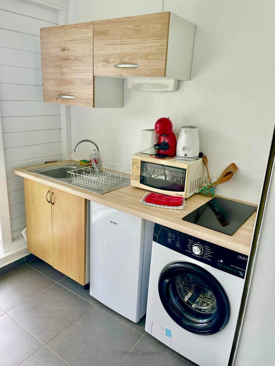 The kitchenette on the terrace