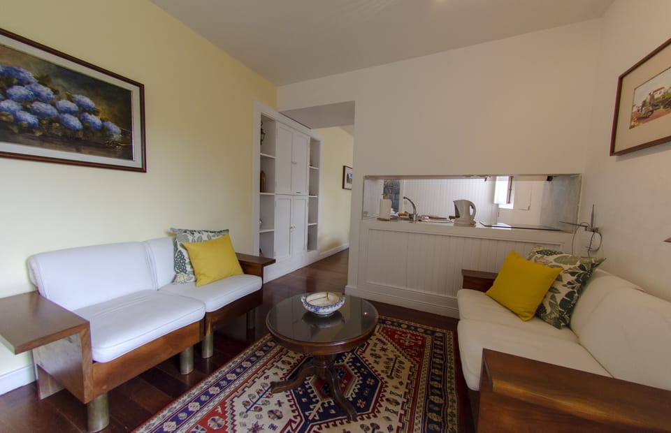 Standard Double or Twin Room | Living room | 32-cm flat-screen TV with cable channels, TV