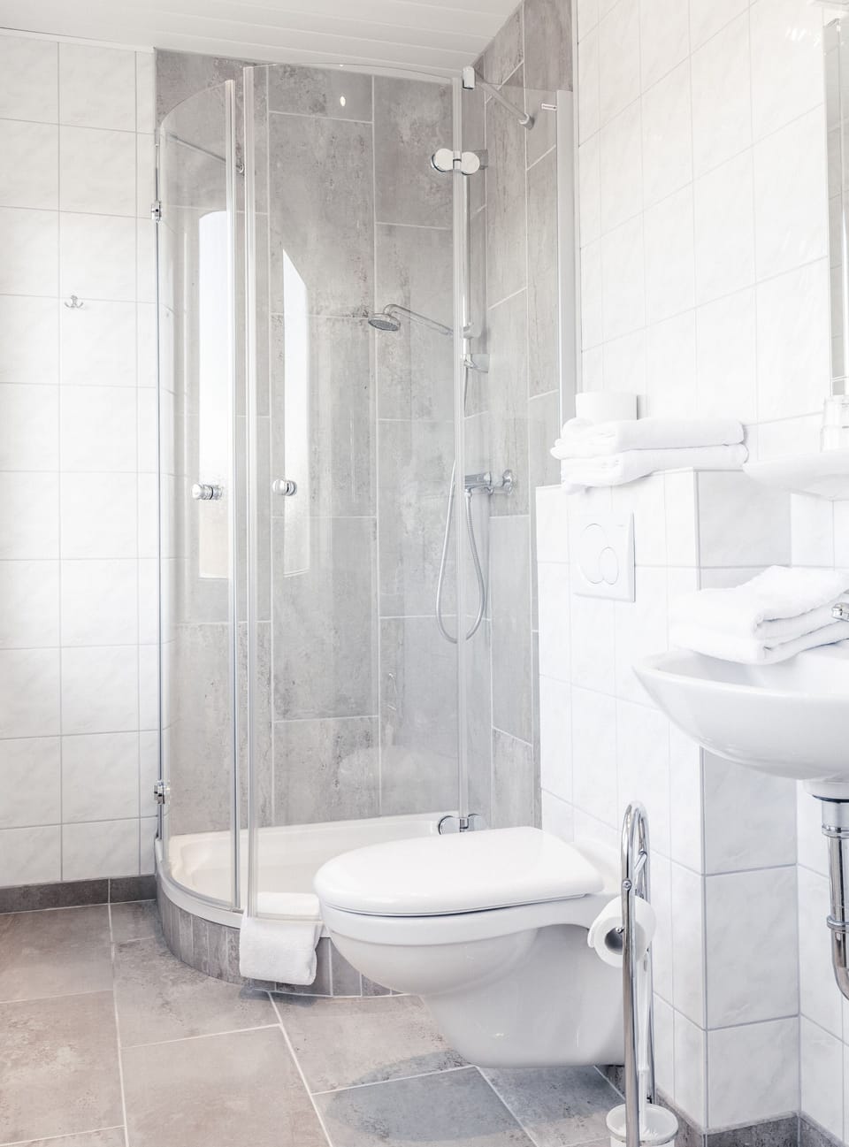 Comfort Double Room | Bathroom | Shower, hair dryer, towels
