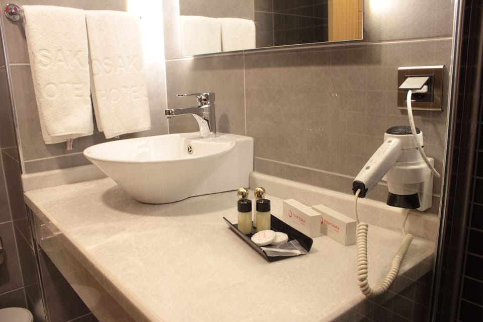Bathroom sink