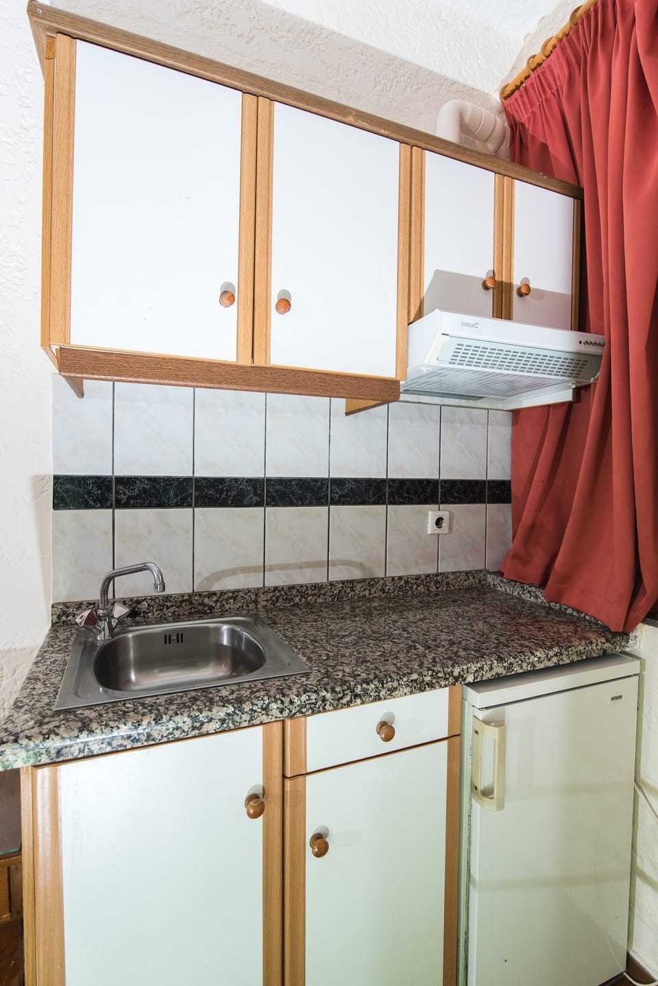 Basement/Economy Double Studio | Private kitchenette | Fridge, stovetop, electric kettle, cookware/dishes/utensils