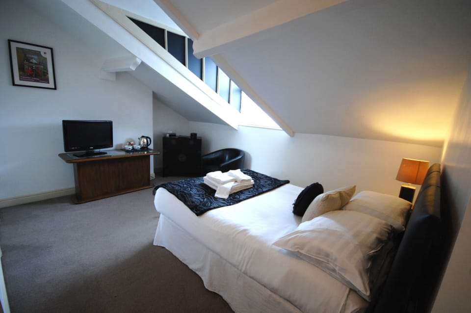 Small Double Room | Hypo-allergenic bedding, free WiFi, bed sheets