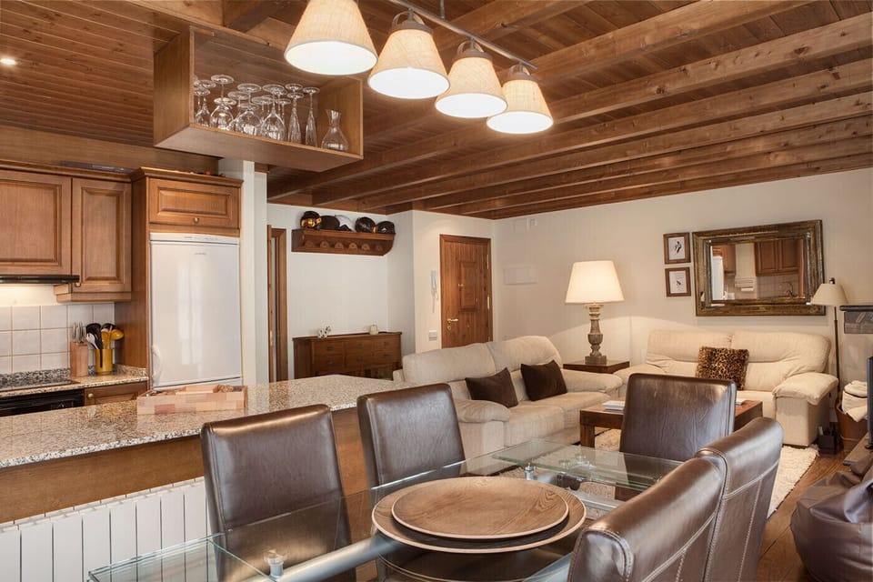 Living and dining room Craba Totiaran, apartment in Val de Ruda, Baqueira