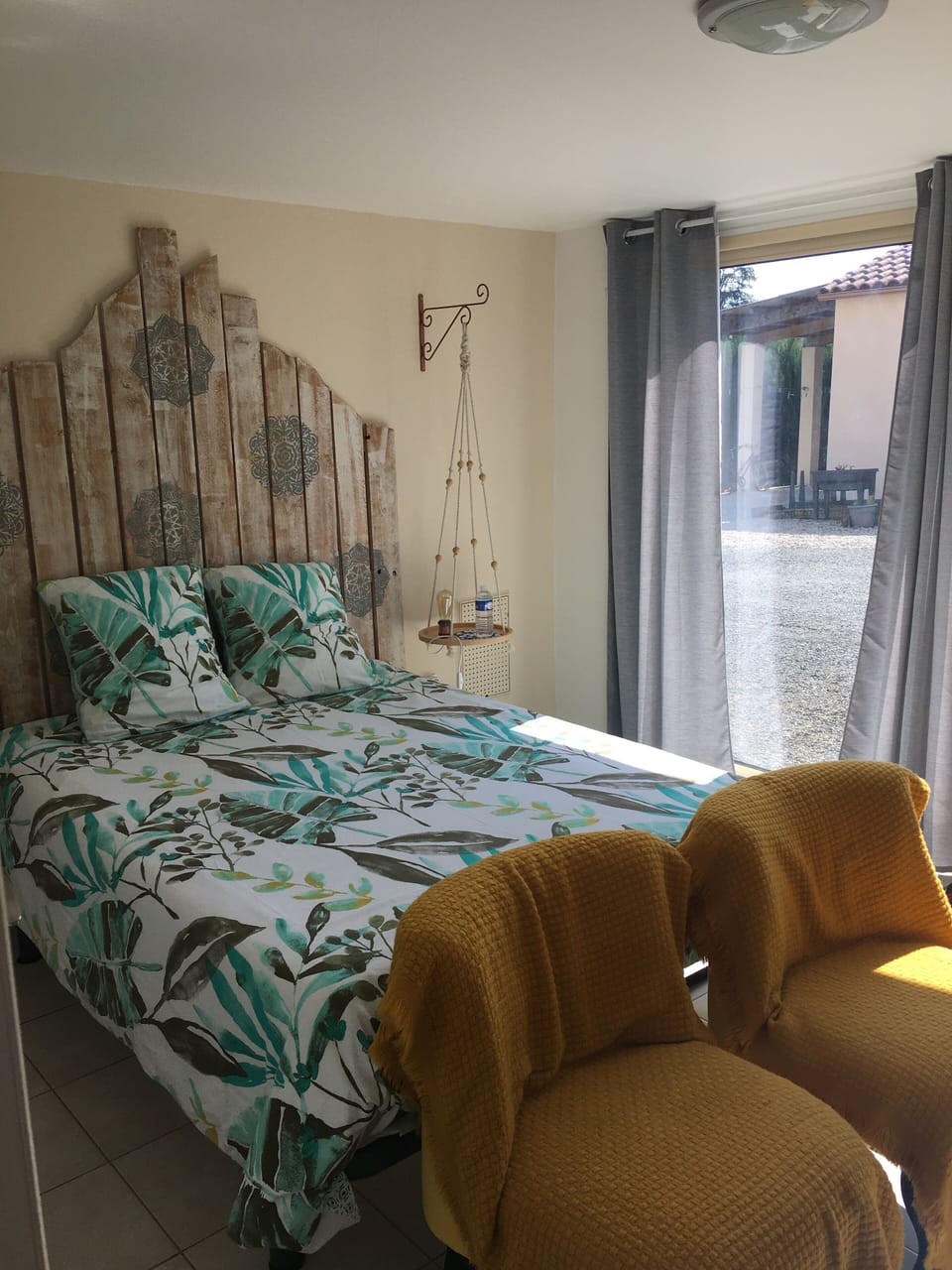 Deluxe Room | Premium bedding, individually decorated, desk, laptop workspace